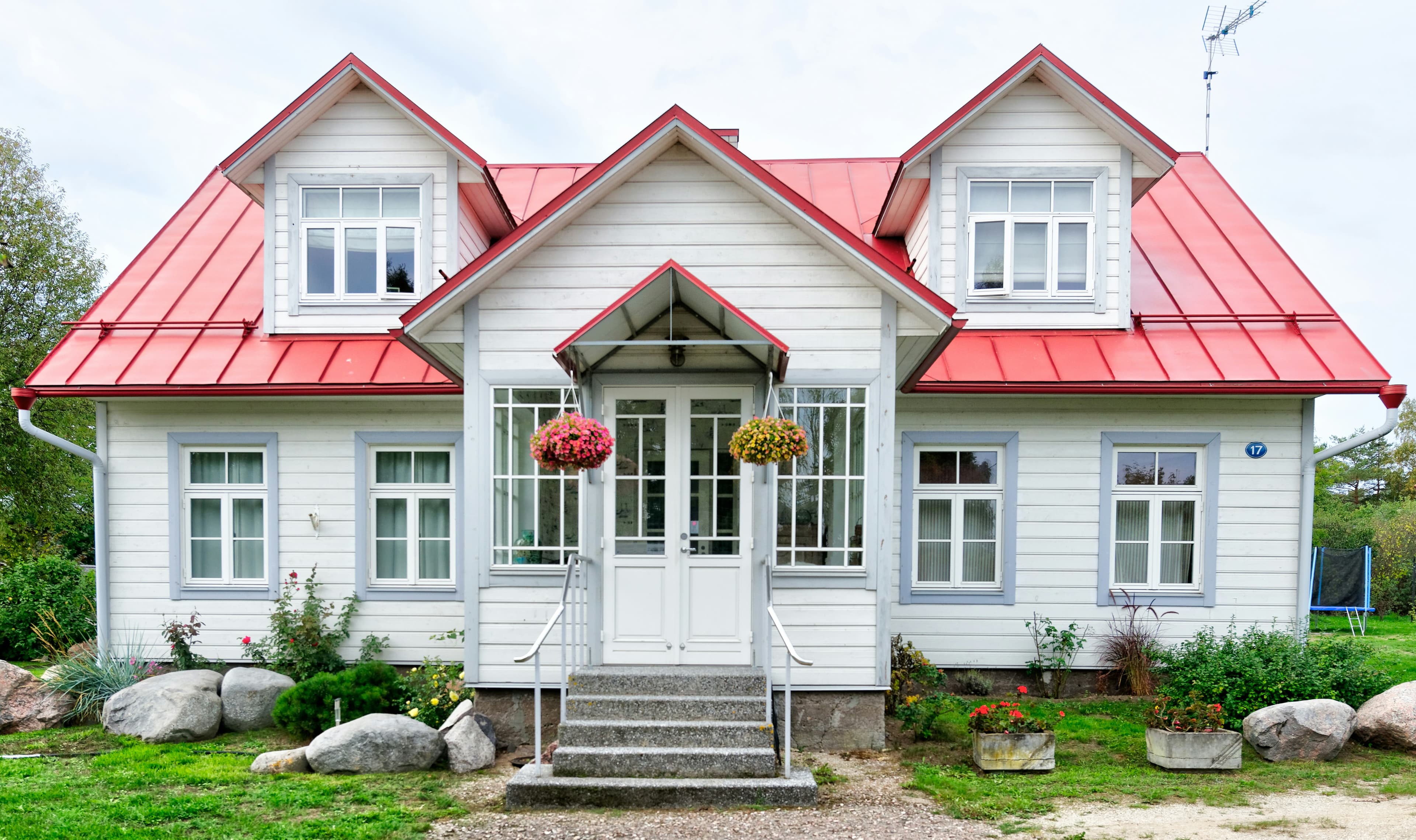 Character House with Renovation Potential photo 3