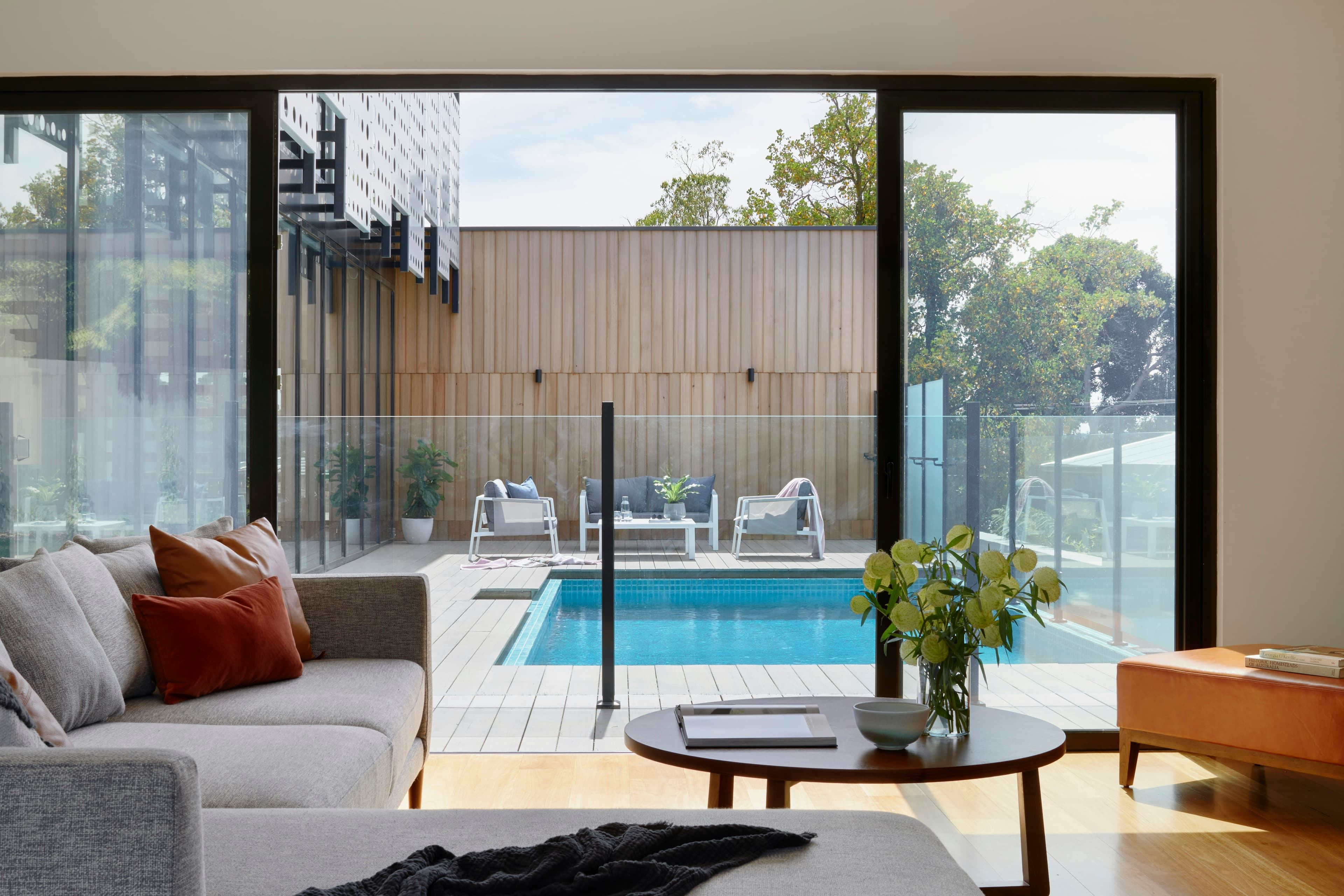 Stunning Modern Villa with Private Garden photo 4